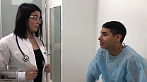 video доктор сосет член пациентки она говорит что для моего лечения я должен трахнуть ее киску полная история sex