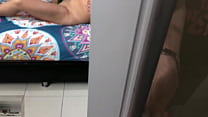 video я ловлю ее за мастурбацией большим дилдо и жестко трахаю ее пока не кончу ей на ноги полная история sex