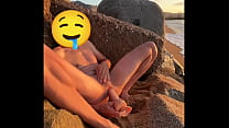 video сессия с дилдо и дрочкой на общественном пляже sex