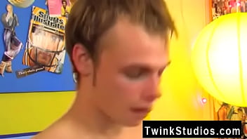video ゲイの性交ギグはスカイラープリンスが完全に無駄になったことから始まります sex