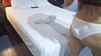 video スパイカムはベッドで自慰行為をしている私のかわいいお母さんを捕まえます sex