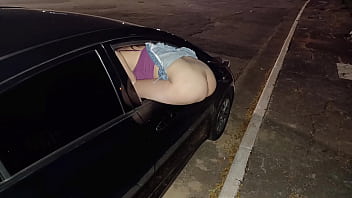 video жена выкладывает задницу чтобы незнакомцы трахнули ее публично sex