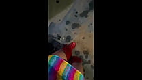 video одаренный резиновый мужчина трахает сафаду в магазине резины sex
