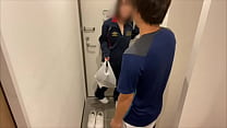 video старший никуда не годится симпатичный младший менеджер пришедший поиграть в дом старшего из круга руки моего sex