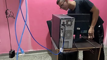 video 私の継娘はとても角質で私にもう一度彼女のマンコを犯して欲しいと思っていますが今回はオフィスでです sex