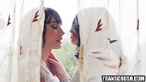 video девушкулесбиянку трахнула женашмель в брачную ночь sex