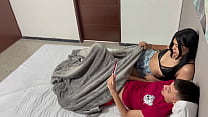video моя сводная сестра удивляет меня мастурбацией пока я просматриваю галерею ее мобильных телефонов sex