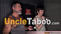 video симпатичная молодая женщина дакота всегда хотела трахнуть волосатого мишку и сегодня тот самый день sex
