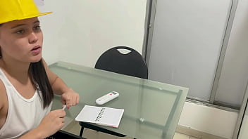 video сексуальная строительница приезжает чтобы сделать ремонт в моем доме и в итоге заводит меня пока не трахает меня и sex