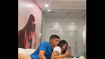 video массирую подругу сестры изнутри и снаружи пока она не сквиртит ей в рот sex