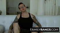 video familybangscom у горячей молодой женщины есть все время чтобы соблазнить своего братагеймера кендру спейд джонни sex