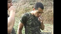 video ラテン軍のコンドームをつけないセックス sex