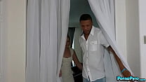 video недавно разведенная кали роуз празднует свободу с тремя большими черными членами sex