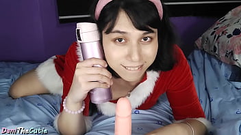 video danithecutie показывает свое красивое маленькое тело и жестко трахается раком на рождество sex