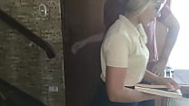 video 18летняя школьница просит передать ей предмет и трахается с учителем sex
