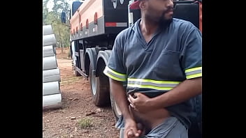 video рабочий мастурбирует на стройке спрятавшись за грузовиком компании sex