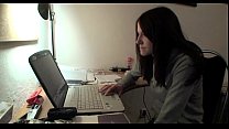 video этот парень просит ее показать немного sex