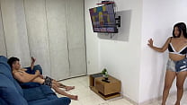 video моя застенчивая сводная сестра застала меня за мастурбацией и хочет чтобы я ее очень жестко трахнул пока она не sex
