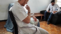 video я пошла к гинекологу и развратные врачи трахнули меня без презерватива в кабинете sex