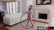 video крошечный спиннер получил кримпай от большого члена scarlett sage hardx sex