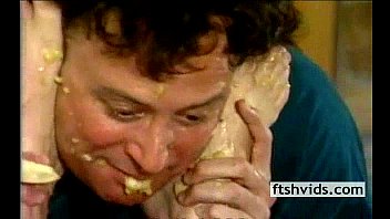 video 大きなお尻のラティーナ eating banana of womens feet sex