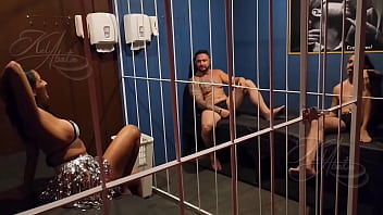 video меня арестовали на карнавале и в итоге я трахалась с двумя горячими парнями в тюрьме sex