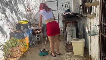 video я пришел домой и увидел как моя падчерица стирает одежду в юбке и не смог устоять перед ее задницей sex