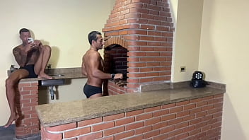 video 3 подругидевственницы пошли на барбекю но в итоге одна трахнула другую в задницу sex