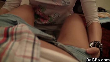 video dagfsかわいい十代のレズビアンのカップルがいじります sex