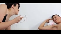 video моя маленькая сестрашлюха воспользовалась моим тяжелым сном sex
