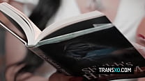 video горячая брюнеткатранс ариэль демуре трахает свою цисподружку эрин эверххарт в библиотеке sex