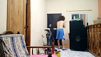 video 継母が継息子と家のリビングルームでセックスすることに同意するとコスチュームパーティーは素晴らしいものになりますそれに満足せず彼らはバスルームに立ったままセックスするつもりです無料の本物の自家製ポルノ sex