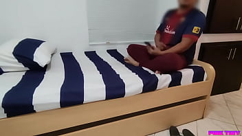 video мой отчим обманом заставил меня сделать массаж и потрогать мою задницу sex