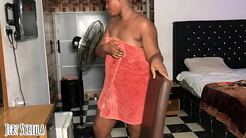 video 背の高いリジーはセクシーな体をリラックスさせるためにシャワーを浴びたが彼女の夫は彼女の美しい体とおいしいオマンコに抵抗できなかったため許可しなかった ビッグバンネットワーク sex