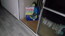 video мачеха принимает ванну пока я снимаю ее на мобильный телефон я вхожу в ванную со своей горячей мачехой чтобы sex