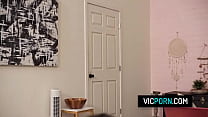 video скучающую жену киру крофт трахнули в гэнгбэнге шесть ебарей sex