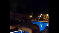 video обзор с горячими девушками в бассейне пока они общаются со своими мужьями sex