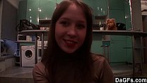 video dagfs моя подруга показывает свое маленькое тело перед камерами sex