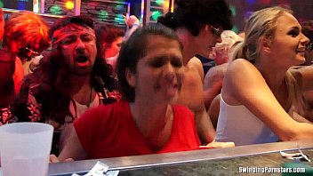 video クラブの娼婦は吸うとファック sex