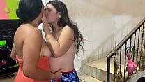 video 掃除婦が仕事をしているので彼女に新しいスーツを見せると彼女は興奮して私とセックスしたがりました sex