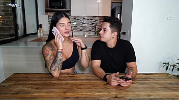 video 友達を家に連れてきて私は彼らとセックスしないと約束するわあなたが私たちを放っておいてくれるなら サラブロンド サロメギル sex
