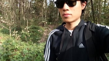 video jon arteen ジョンアーティーンは外とトイレで小便をする可愛くてスリムでセクシーなゲイのイケメン少年のおしっこコンピレーションしっかりとした滑らかなコックとボールが付いています sex