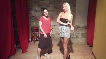 video красоткаблондинка учит своего застенчивого друга sex