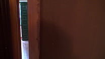 video возбужденный пасынок вынимает свой большой член когда видит свою французскую мачеху обнаженной на кухне sex