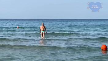 video незнакомец трахает твинка своим большим членом в морской каюте и кончает ему в рот sex