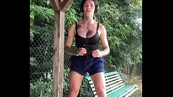 video сабрина презотт гуляет и уютно устроился на свежем воздухе sex