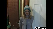 video dagfs私のかわいい隣人は私に彼女のスリムな体を見せて彼女の猫と遊ぶ sex