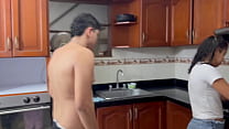 video моя маленькая сводная сестра впервые хочет трахаться на кухне и я даю ей лучший секс в ее жизни хл sex
