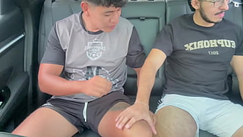 video ゲームの後私の友人は興奮し私は私の中に彼のミルクを感じるまで彼のペニスを喜ばなければなりませんでした sex