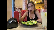 video я предложил ее есть салат но при условии что она использует мой специальный соус sex